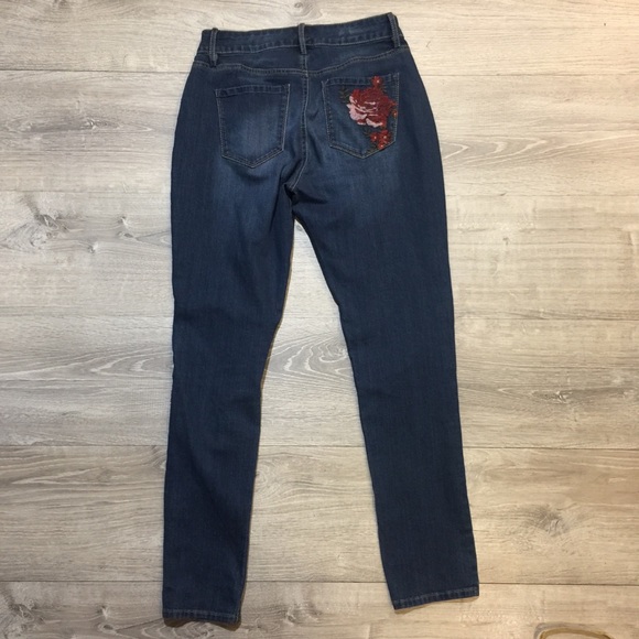 Gloria Vanderbilt Jessa embroidered Jeans - Picture 8 of 8